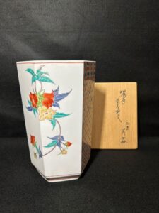 濁手草花地文六角花器