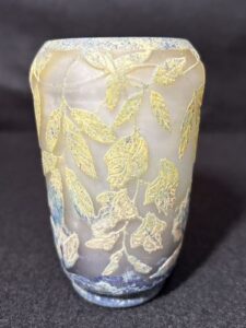 ドームの草文花瓶の作品写真