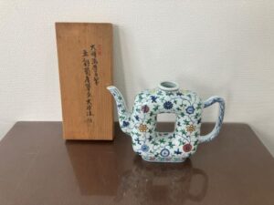 大明萬歴年製 五彩菊唐草文大水注