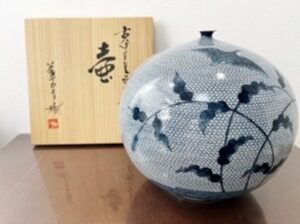 葉山有樹の細密伊万里 栗に鶉画 壺の作品写真