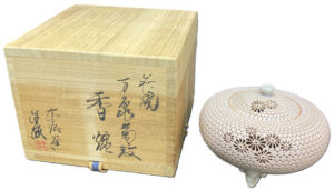 萩焼万亀菊紋香炉