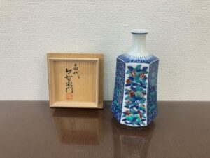 十四代今泉今右衛門－色絵墨色墨はじき瑞花文花瓶