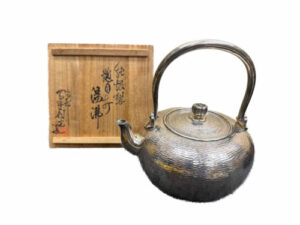 純銀製 槌目打湯沸