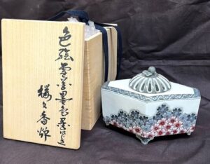 色絵雪花墨色墨はじき桜文香炉