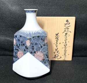 色絵雪花墨色墨はじき草花文花瓶