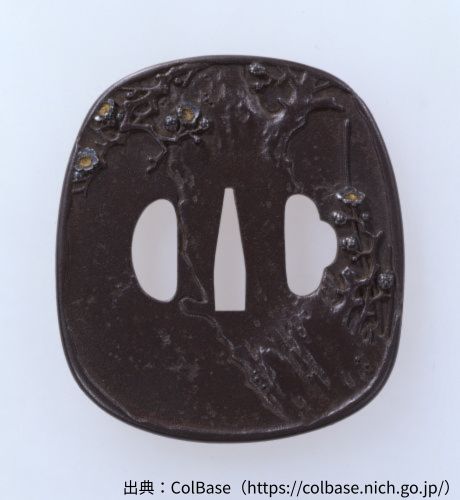 加納夏雄の白梅図鍔の作品写真　出典：ColBase（https://colbase.nich.go.jp/）