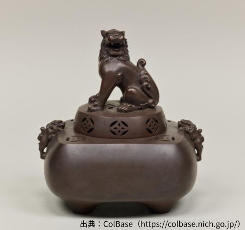香取秀真の獅子鈕獅子耳香炉の作品写真　出典：ColBase（https://colbase.nich.go.jp/）