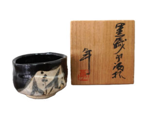 黒織部酒杯