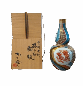 北出不二雄の色絵更紗欅の村陶瓶の作品写真