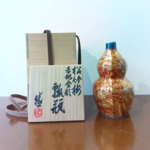 松竹梅赤地金彩瓢瓶