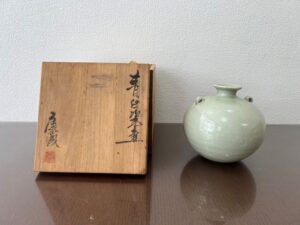松井康成の青白磁壺の作品写真