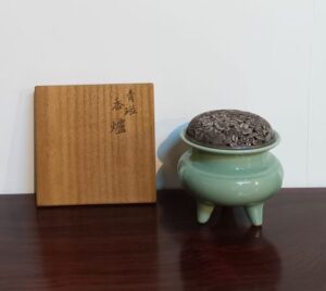 青磁香炉