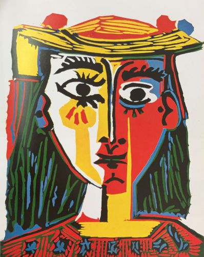 帽子をかぶった女性の胸像