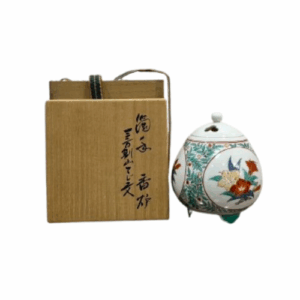 十四代酒井田柿右衛門の濁手三方割山つつじ文香炉の作品写真