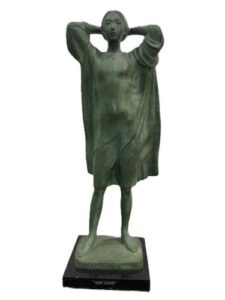 柴田鋼造の風の中でⅢ（ブロンズ）の作品写真