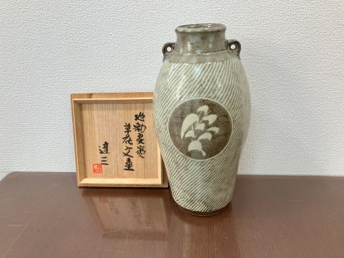 島岡達三　地釉象嵌　草花文壺