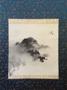 竹内栖鳳の東山（掛軸）の作品写真
