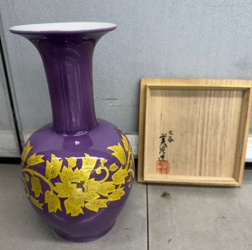 釉裏金彩牡丹唐草文花瓶